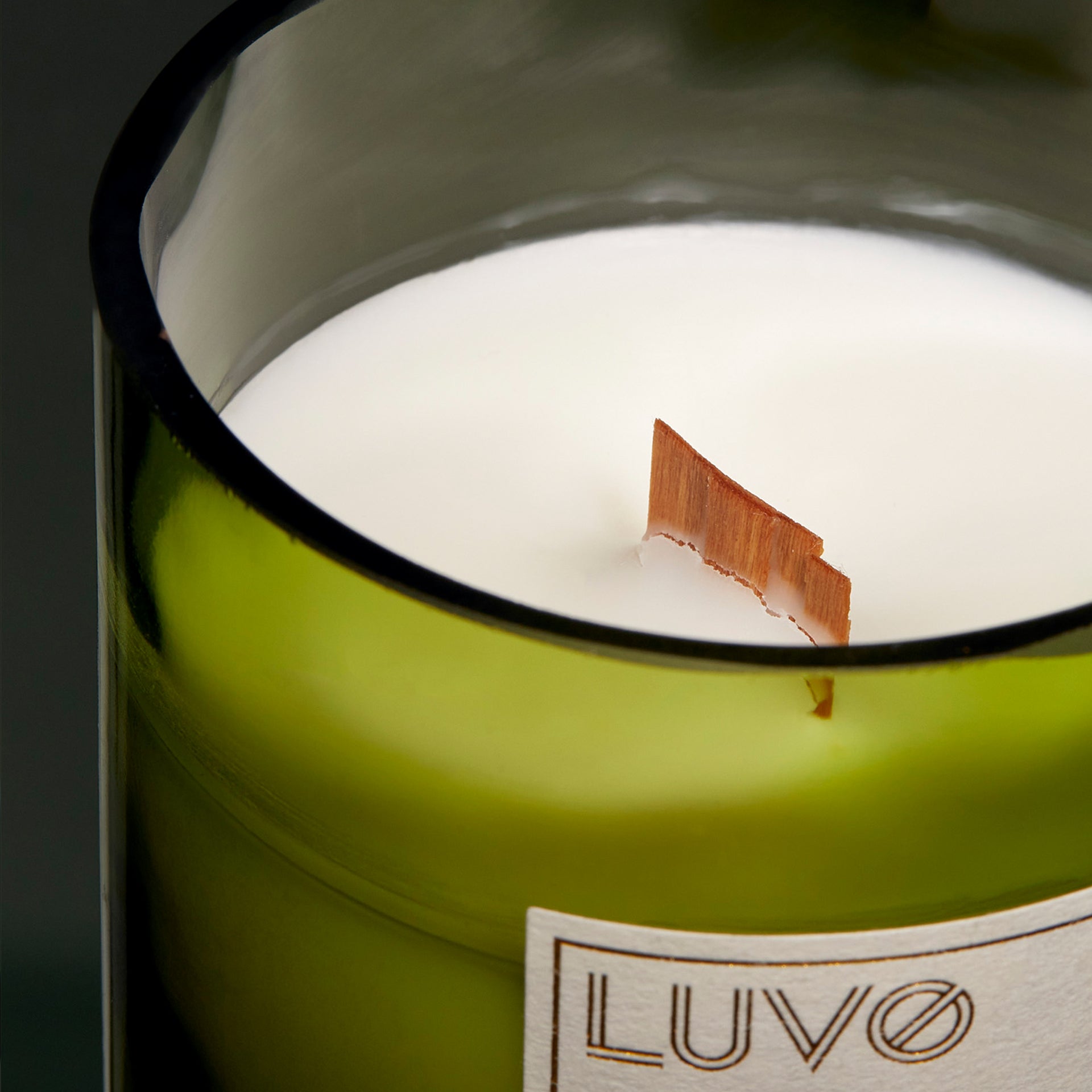 Pear & Magnolia Scented wooden wick candle - LUVO Candles | Bougies
