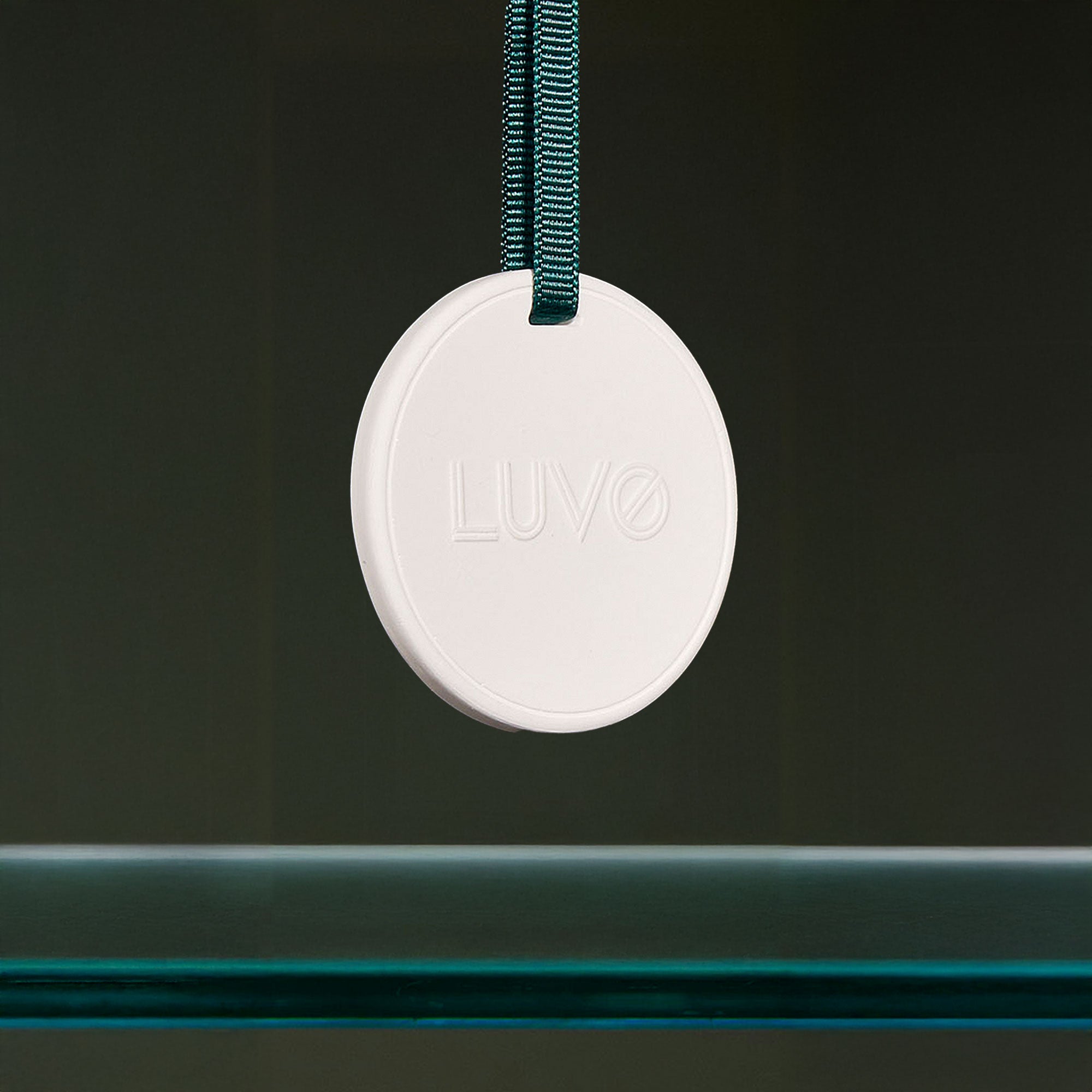 Cashmere & Vanilla Scented Porcelain Medallion